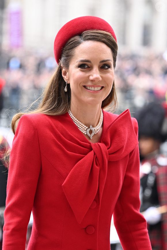 Amy Dowden a également pu, en 2023, échanger avec Kate Middleton, qui, elle, comme vous le savez, a annoncé sa rémission en janvier dernier. "J’ai eu la chance de rencontrer Kate pendant ma chimiothérapie et elle m’a donné tellement de temps. Elle était si gentille. Ses mots étaient : ‘Dites-nous s’il y a quoique ce soit qu’on puisse faire pour vous’".

Catherine (Kate) Middleton, princesse de Galles - La famille royale britannique célèbre le 76ème Commonwealth Day à l'abbaye de Westminster à Londres
