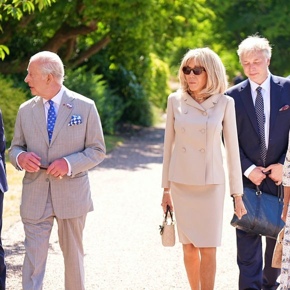 Déambulation d'Emmanuel Macron, président de la République Française, et de la Première dame Brigitte Macron, dans les jardins du château de Windsor avec le roi Charles III d'Angleterre et Camilla Parker Bowles, reine consort, le 9 juillet 2025. Au cours de cette promenade, le chef de l'Etat français et le souverain britannique ont abordé la protection de la biodiversité. Le couple présidentiel français est en visite officielle en Grande-Bretagne du 8 au 10 juillet 2025.