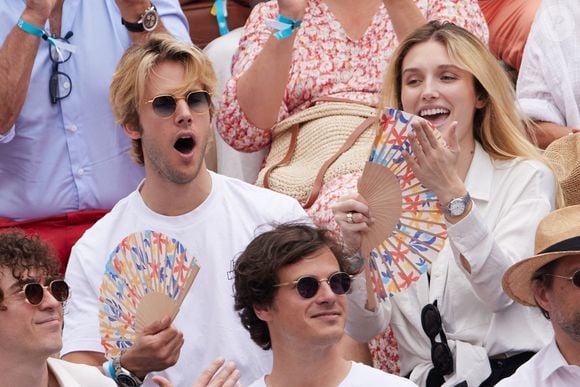 Ofenbach (Dorian Lauduique, arrière-petit fils de Guy Lux) et sa compagne Diane Teppaz - Célébrités en tribunes des Internationaux de France de tennis de Roland Garros 2023 à Paris le 11 juin 2023. © Jacovides-Moreau/Bestimage