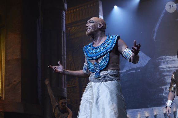 "Qu'importe la scène, sa taille, le public est le même", explique-t-il au quotidien régional.

Exclusif - Ahmed Mouici - Générale de la comédie musicale "Les 10 Commandements" à la Cité du cinéma à Saint-Denis, le 12 novembre 2016. © Sylvie Castioni/Bestimage