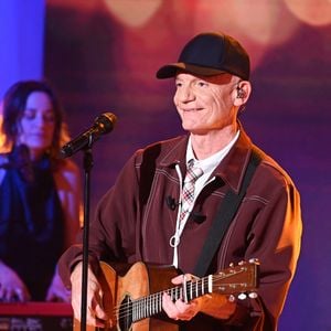 Exclusif - Gaetan Roussel lors de l'enregistrement de l'émission "Vivement dimanche" au studio Rive Gauche, présentée par M.Drucker avec une diffusion sur France 3 le 15 mars 2026, à Paris, France, le 4 mars 2026. © Guillaume Gaffiot/Bestimage