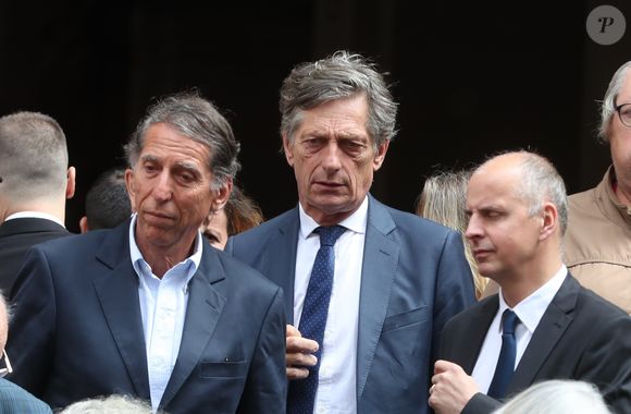 Il a également été propriétaire du club de foot des Girondins de Bordeaux de 1999 à 2018

Nicolas de Tavernost - Sortie des obsèques de Pierre Bellemare à l'église Saint-Roch de Paris, France, le 31 mai 2018.