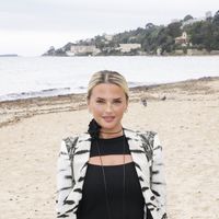 Kelly Vedovelli bientôt maman, elle ouvre les portes de son petit cocon parisien