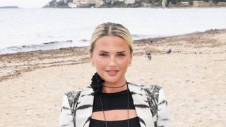 Kelly Vedovelli bientôt maman, elle ouvre les portes de son petit cocon parisien
