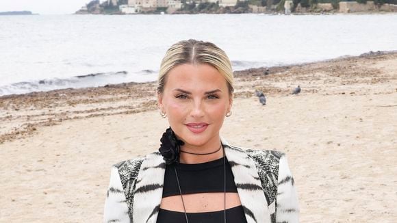 Kelly Vedovelli bientôt maman, elle ouvre les portes de son petit cocon parisien