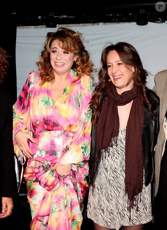 Semi Exclusif - Lola Zidi et sa demi-soeur Kristophy lors de la soirée de présentation du livre de Lola Zidi "Princesse autonome" au Théâtre du Roi René à Paris le 13 février 2023.
Lola Zidi est la fille de Yves Rénier et Hélène Zidi. Kristophy, sa demi soeur est la fille de Yves Rénier. Il avait caché son existence au grand public.

© Dominique Jacovides / Bestimage