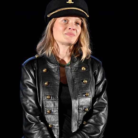 Mélanie Thierry durant la cérémonie de clôture et remise des prix de la 5eme édition du Nice Festival CinéRoman au cinéma Pathé Gare du Sud à Nice, le 7 octobre 2023. C'est avec la remise des prix et les projections en avant première du film de Thomas Bidegain, Soudain Seuls, en présence de son équipe, Gilles Lellouche et Mélanie Thierry, et ainsi que Rosalie de Stéphanie Di Giusto, avec Nadia Tereszkiewicz et Benoît Magimel, que le Festival s'est achevé.  8 films tirés de roman ont été présentés en compétition et le Jury, présidé cette année par A.Lutz et composé de D.Thompson, S.Testud, N.Maury, S.Clément, M.Jampanoï et N.Arnezeder, a récompensé pour le Prix de la meilleure adaptation, V.Donzelli pour le film "L'amour et les forêts", d'après le roman d'E.Reinhardt, pour les Prix de l’interprétation féminin et masculin, il s'agira de M.Taquin, dans le long métrage La Petite de Guillaume Nicloux, d’après le livre Le Berceau de F.Chesnel, et de H.Jackman et son jeune partenaire Z.McGrath dans The Son de F.Zeller, la mention spéciale du jury va à L.Morante pour Le Colibri de F.Archibugi, le Prix du jury, récompensant une personnalité marquante ayant oeuvré à l'adaptation de romans au cinéma) est décerné à la productrice A.-D.Toussaint, deux Prix Coup de Coeur, l'un à B.Magimel et le second à G.Nakache pour sa prestation dans Je ne suis pas un héros de R.Milstein, et présenté en avant première au Festival. Le Prix Romain Gary a été remis par C.Estrosi, le maire de Nice, à M.Laroque, la locale du Festival puisqu'elle est née à Nice. Le Prix Nouvelle Génération, une nouveauté cette année, décerné par un jury de 50 étudiants est alllé à The Son de F.Zeller. © Bruno Bebert/Pool Nice/Bestimage