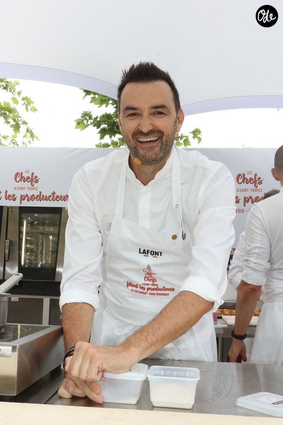 La nouvelle équipe de la saison 15 de "Le Meilleur Pâtissier" - Les Chefs à Saint-Tropez fêtent les producteurs 2025 - Inauguration de la 5e édition,  les Chefs et les producteurs se retrouvent sur la place des Lices à Saint-Tropez, le 3 mai 2025. Le chef Cyril Lignac. ©Jean-Marc Lhomer / Bestimage.