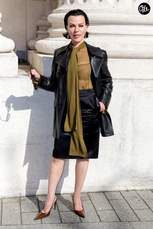 Debi Mazar aux arrivées du deuxième défilé de mode Saint Laurent Prêt à Porter Collection Homme Printemps/Été 2027 lors de la Fashion Week de Paris à la Bourse de Commerce - Pinault Collection, à Paris, France, le 23 juion 2026. © Olivier Borde/Bestimage
