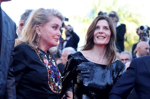 Chiara Mastroianni et sa mère Catherine Deneuve  lors du 77ème Festival International du Film de Cannes, le 21 mai 2024.

Photo : Jacovides-Moreau / Bestimage