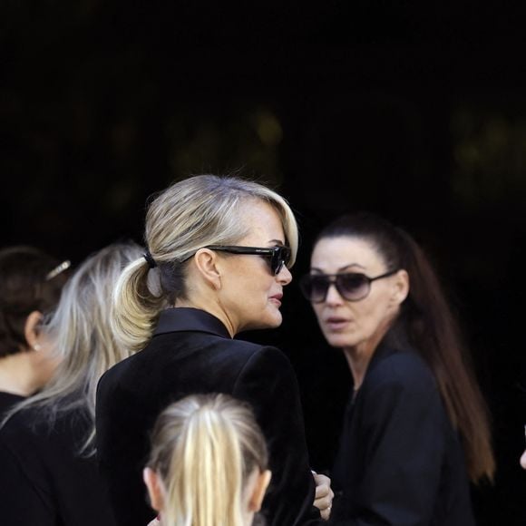 Laeticia Hallyday - Arrivées aux obsèques de N.Farès en l'église Saint-Jean-de-Montmartre à Paris, le 24 avril 2026. N.Farès est décédée le 17 avril 2026 à l'âge de 57 ans, quelques jours après un "incident cardiaque" survenu le 12 avril 2026 dans la piscine du complexe sportif, Blanche (9ème).
© Jacovides / Borde / Bestimage