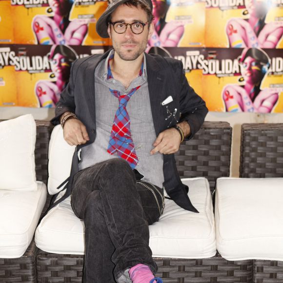 Charlie Winston pose pendant le festival de musique annuel de charité et de collecte de fonds pour le SIDA 'Solidays', le 24 juin 2012. Photo by Audrey Poree/ABACAPRESS.COM