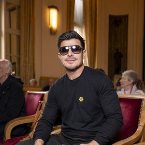 Vincent Niclo lors du lancement de la 21ème édition de la campagne Une Jonquille Contre le Cancer à Paris, le 11 mars 2025.

© Pierre Perusseau / Bestimage