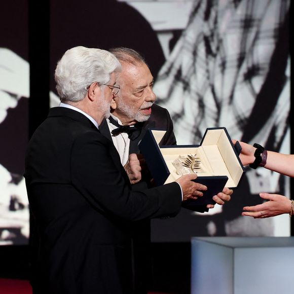 Francis Ford Coppola a investi près de 120 millions dans le film Megalopolis. Un pari artistique immense… qui s’est transformé en échec commercial.

Francis Ford Coppola, George Lucas (Palme d’or d’honneur) - Cérémonie de clôture du 77ème Festival International du Film de Cannes au Palais des Festivals à Cannes.
© Borde-Jacovides-Moreau / Bestimage