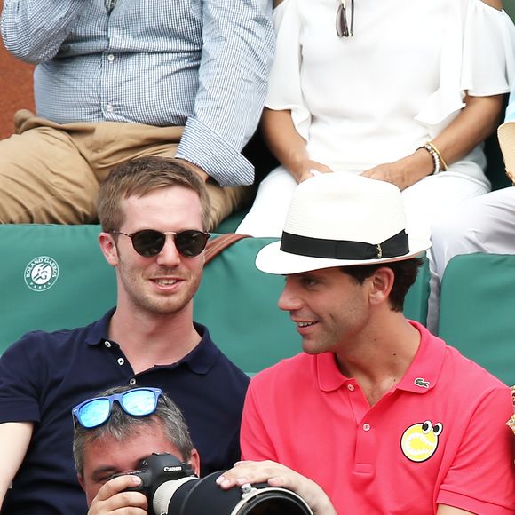 Le chanteur Mika et son compagnon Andy Dermanis - People dans les tribunes lors de la finale homme des Internationaux de Tennis de Roland-Garros à Paris le 11 juin 2017.
© Dominique Jacovides-Cyril Moreau / Bestimage