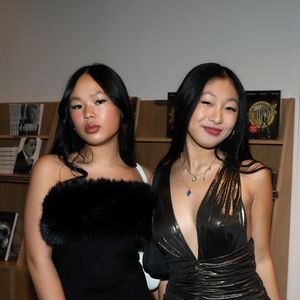 Exclusif - Joy et Jade Hallyday, les filles de L.Hallyday - Soirée d'ouverture de l'exposition Johnny Hallyday à Bruxelles Expo le 19 décembre 2022. © Dominique Jacovides / Bestimage