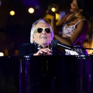 Exclusif - Gilbert Montagné lors de l'enregistrement d'une émission sur la place de la Concorde à Paris, France © Guebey-Tribeca/Bestimage