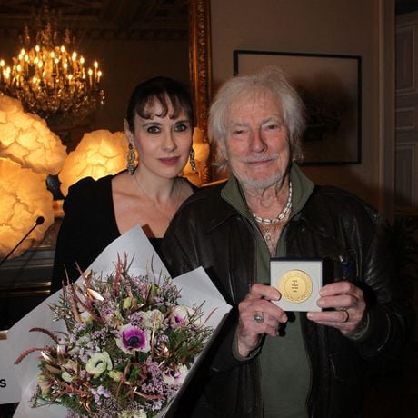 Hugues Aufray honoré : Sa femme Murielle, de 45 ans sa cadette, aux premières loges