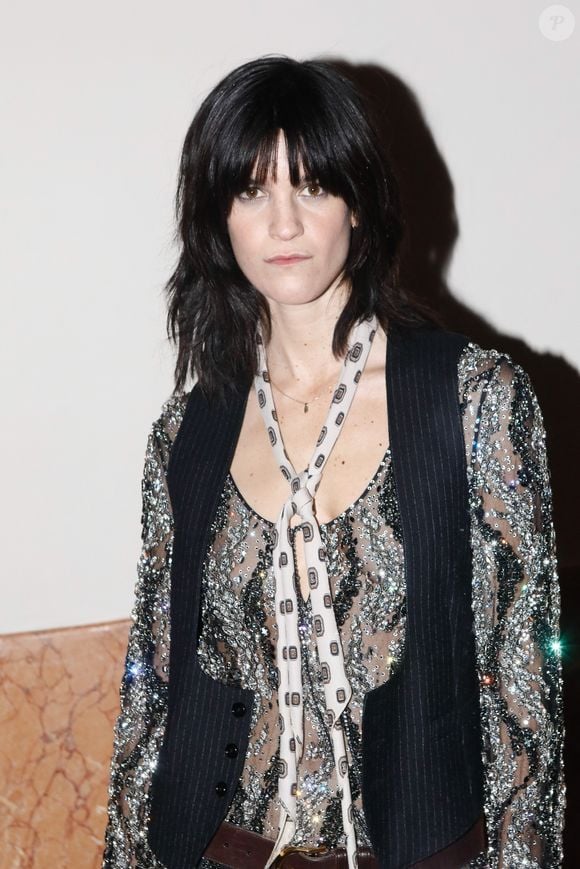 Pour l'occasion, sa petite soeur a posté une publication sur Instagram composée de plusieurs vidéos et photos ensemble. 

Exclusif - Suzanne Lindon (fille de Vincent Lindon) au défilé de mode Celine Homme automne-hiver 2023/24 au Palace à Paris le 10 février 2023.

© Christophe Clovis / Bestimage