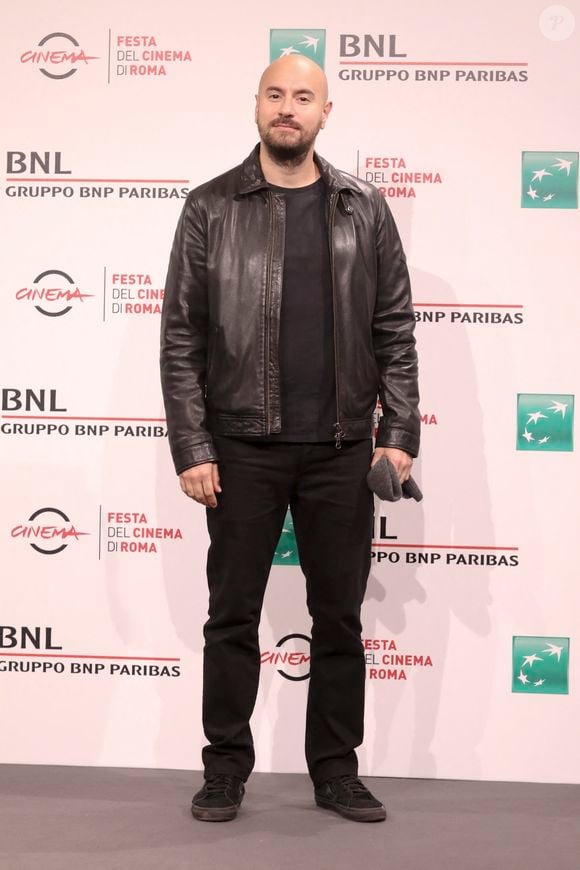 Kyan Khojandi lors du photocall du film "Le Discours" lors du Festival international du film de Rome, le 19 octobre 2020.
