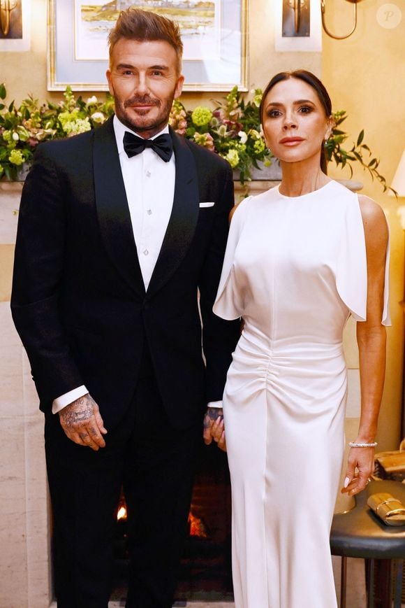 Et la créatrice de mode a toujours misé sur une alimentation saine, ainsi que la pratique d'une activité sportive. 


David et Victoria Beckham au dîner donné par le roi Charles III ©Alpha Press 073074 07/02/2025