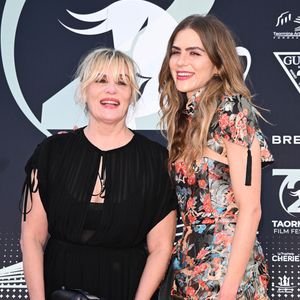 Emmanuelle Seigner et sa fille Morgane Polanski sur le tapis rouge lors de la 3e soirée du 72e Festival du film de Taormine, en Italie.
Zuma Press / Bestimage