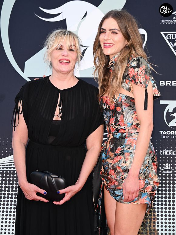 Emmanuelle Seigner et sa fille Morgane Polanski sur le tapis rouge lors de la 3e soirée du 72e Festival du film de Taormine, en Italie.
Zuma Press / Bestimage