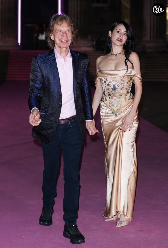 Sir Mick Jagger, Melanie Hamrick sur le tapis rose du photocall du bal du British Museum 2025 à Londres, Royaume Uni, le 18 octobre 2025. © GoffPhotos/Bestimage