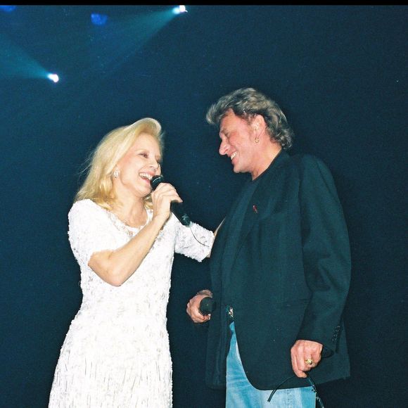 Sylvie Vartan apparait sur les clichés en question aux côtés de Johnny Hallyday

Sylvie Vartan et Johnny Hallyday au Casino de Paris.