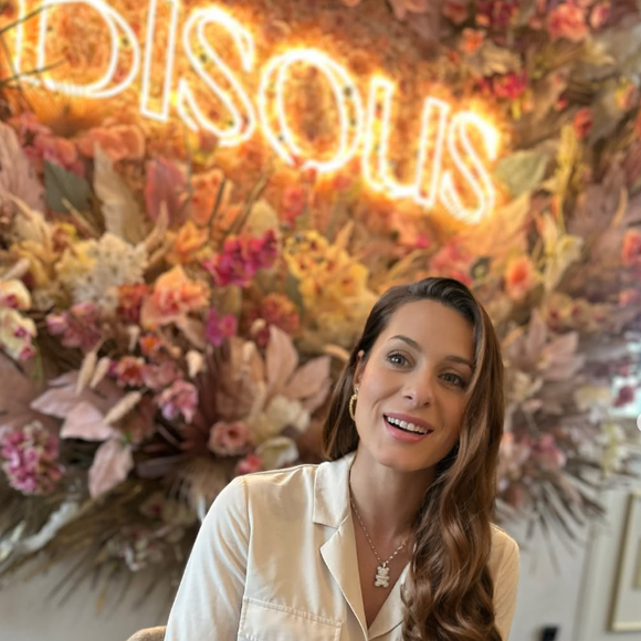 Camille Santoro de "Familles nombreuses" au restaurant - photo Instagram.
Instagram @madame.santoro