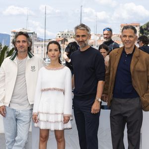 Dimitri Rassam, Lyna Khoudri, Martin Bourboulon, Roschdy Zem - Photocall du film "13 Jours 13 Nuits" lors du 78ème Festival International du Film de Cannes le 24 mai 2025. © Jacovides-Moreau/Bestimage