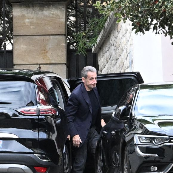 Nicolas Sarkozy et sa femme Carla Bruni sortent du restaurant Le Flandrin puis retournent à leur domicile à Paris le lendemain de la sortie de prison de l'ancien président.
Paris, le 11 novembre 2025.