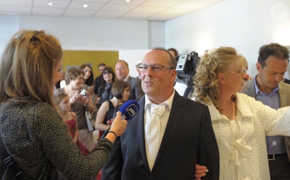 Une nouvelle annoncée par "La Nouvelle République"

Exclusif - Mariage de Véronique et Thierry (L'amour est dans le pré, saison 9) à Valençay. Parmi les invités figuraient les anciens participants de l'émission. Le 23 mai 2015.