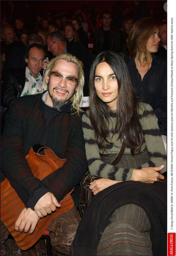 © Serge Arnal/ABACA. 50928-12. Paris-France, 08/10/2003. Florent Pagny et son épouse Azucena posent pour le défilé de Marithe et François Girbaud Prêt-à-porter Printemps-Eté 2004.