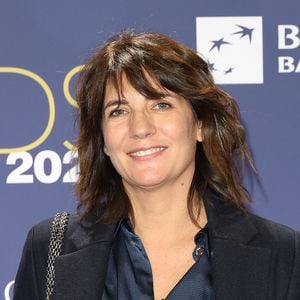 “Ah si si, j’adore les vieux”, rétorque-t-elle suivi d’un emoji pleurant de rire

Estelle Denis - 19ème édition des "BFM Awards" à la Pyramide du Louvre à Paris le 5 décembre 2023. Cette cérémonie récompense la éussite, l'investissement, l'innovation, le rayonnement français à l'international et les grandes entreprises familiales de l'année 2023 © Coadic Guirec/Bestimage