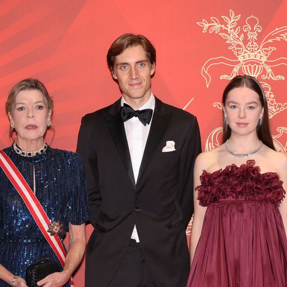 "Partners in crime" (partenaires de crime ndlr)", a écrit la demi-soeur de Charlotte, Andréa et Pierre Casiraghi en légende de leur hilarant cliché. 

La princesse Caroline de Hanovre,  Ben-Sylvester Strautmann, sa fiancée la princesse Alexandra de Hanovre et Beatrice Borroméo Casiraghi durant la traditionnelle soirée de la Fête Nationale Monégasque au Grimaldi Forum à Monaco, le 19 novembre 2024. La Famille Princière et leurs convives ont assisté à un opéra en 4 actes "La Bohême". © JC VINAJ / Pool Monaco / Bestimage