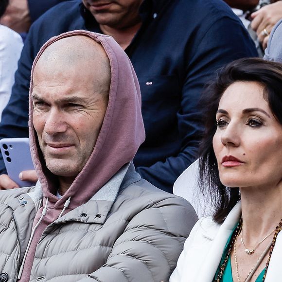 Zinédine Zidane et sa femme Véronique Zidane dans les tribunes lors des Internationaux de France de Tennis de Roland Garros 2022 (jour 6), à Paris, France, le 27 mai 2022. © Bertrand Rindoff/Bestimage