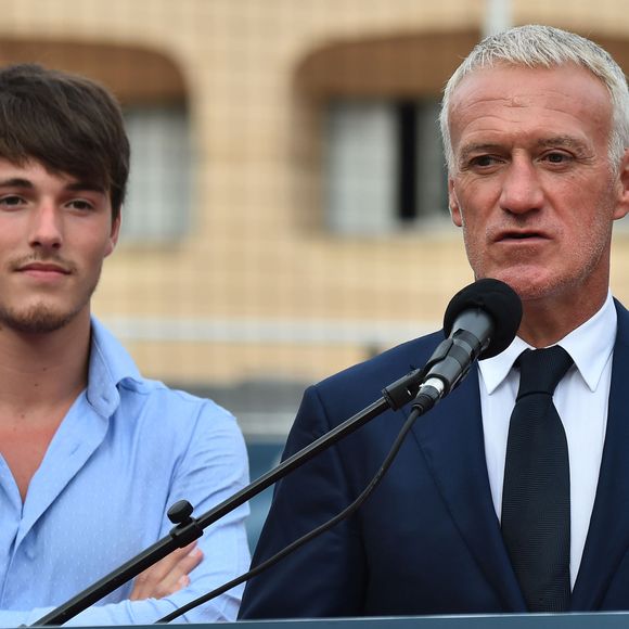 Dylan Deschamps a lui aussi publié un message émouvant pour son père.

Dylan et son père Didier Deschamps durant l'inauguration du Stade de football Didier Deschamps à Cap d'Ail le 12 septembre 2018. © Bruno Bebert / Bestimage