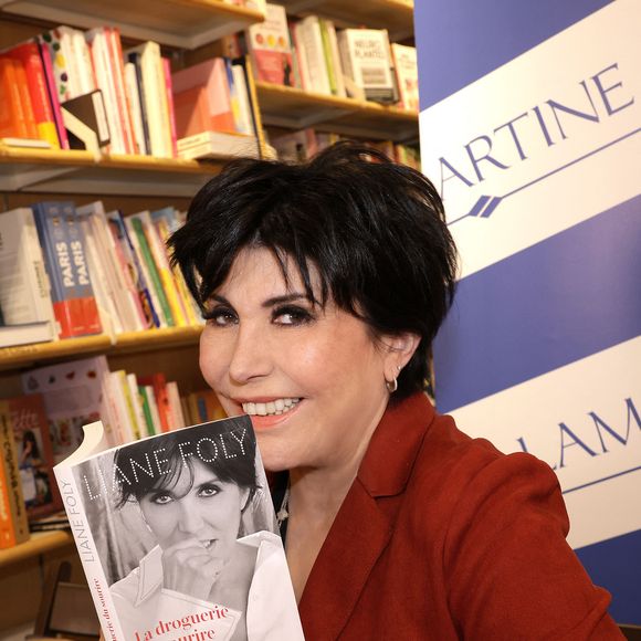 Liane Foly dédicace son livre "La droguerie du sourire (Editions Stock) à la librairie Lamartine à Paris, le 12 mai 2026.
© Cédric Perrin/Bestimage