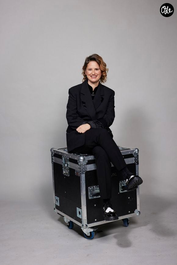 Résultat, la comédienne assure ne s'être privée de rien : "Paradoxalement, je n'ai jamais mangé autant de pâtisseries et de gâteaux ! Je me privais de tout avant."

Elodie Poux - Studio avec les invités de l'enregistrement de l'émission "La chanson secrète N°14", présentée par N.Aliagas et diffusée le 26 décembre sur TF1, à Paris, France, le 9 décembre 2025. © Jacovides-Moreau/Bestimage