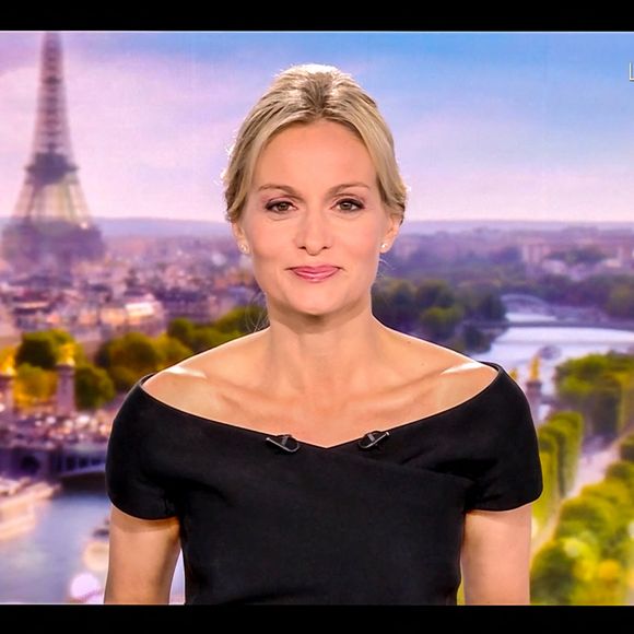 Onze jours après la mort de Thierry Ardisson, Audrey Crespo-Mara est réapparue à l’antenne, vêtue de la même tenue que lors des obsèques.

Audrey Crespo-Mara a fait son retour au JT de 20h de TF1 une semaine après les obsèques de son mari Thierry Ardisson.
© Capture TV via Bestimage