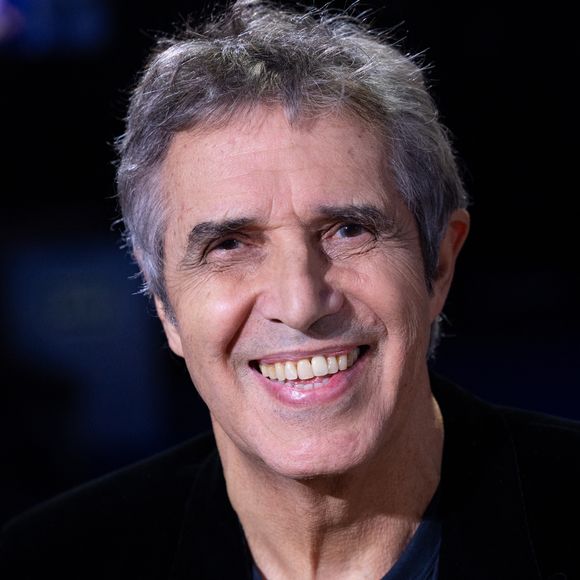 Exclusif - Julien Clerc lors de l'enregistrement de l'émission "La Boîte à secrets", présentée par F.Bollaert et diffusée le 2 janvier 2026 sur France 3, dans les studios du Lendit à Saint-Denis, France, le 1er décembre 2025. © Cyril Moreau/Bestimage