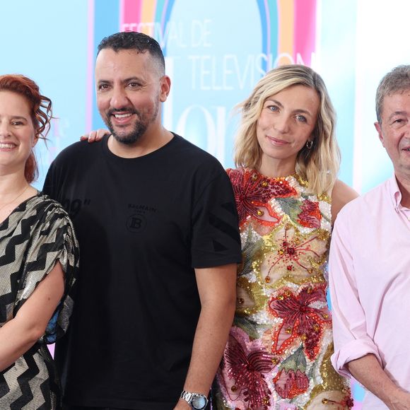 Éloïde Poux, Majid Berhila, Amélie Etasse, Frédéric Bouraly lors du photocall de « Scènes de ménages » au Grimaldi Forum lors du 64e Festival de télévision de Monte-Carlo le 14 juin 2025. © Denis Guignebourg/Bestimage
