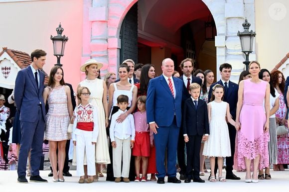 Les récoltes sont destinées à la consommation de la famille et seront cuisinées par le chef du Palais. 

Ben Sylvester Strautmann, la princesse Alexandra de Hanovre, Francesco Casiraghi, Beatrice Borromeo, Charlotte Casiraghi, Balthazar Casiraghi-Rassam, Tatiana Santo Domingo, le prince Albert II de Monaco, Andrea Casiraghi, le prince héréditaire Jacques, la princesse Gabriella, la princesse Charlene de Monaco, louis et Marie Ducruet - Célébration des 20 ans de règne du prince souverain Albert II de Monaco sur la place du Palais à Monaco, le 19 juillet 2025. © Bruno Bebert/Bestimage