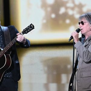 Thomas Dutronc et Jacques Dutronc (Victoire d'honneur) lors de la 37ème cérémonie des Victoires de la musique à la Seine musicale de Boulogne-Billancourt, le 11 février 2022.
© Guirec Coadic/Bestimage