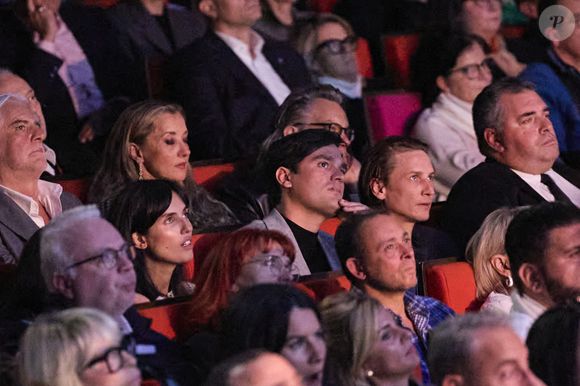 Exclusif - Alain-Fabien Delon et Laura Bensadoun lors de la soirée hommage Ciné-concert symphonique "Alain Delon, le dernier Samouraï" au palais des congrès à Paris le 8 novembre 2024 le jour de son anniversaire. Pour cette soirée, le chef d'orchestre Vahan Mardirossian a dirigé l'orchestre symphonique de Douai.

© Moreau / Jacovides / Bestimage