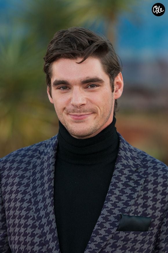 Très complices, ils partageaient notamment leur engagement pour les personnes handicapées.

RJ Mitte à l'événement the One Step Closer Foundation Celebrity Charity Poker Tournament à Las Vegas, le 30 juin 2019. Photo par Backgrid USA / Bestimage