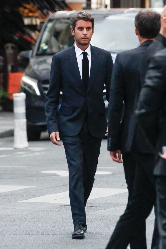Gabriel Attal - Arrivées aux obsèques de Thierry Ardisson en l’église Saint-Roch de Paris, France, le 17 juillet 2025. © Clovis-Jacovides/Bestimage