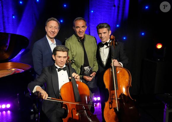 Lors de la cérémonie animée par Stéphane Bern et Nikos Aliagas, le musicien a salué le travail du sculpteur Laurent Mallamaci et des ateliers du musée.

Nikos Aliagas, Stéphane Bern, Gautier Capuçon et sa statue de cire - Inauguration de la statue de cire du violoncelliste "Gautier Capuçon" au musée Grévin à Paris le 28 mai 2026. © Anne-Sophie Guebey/Bestimage
