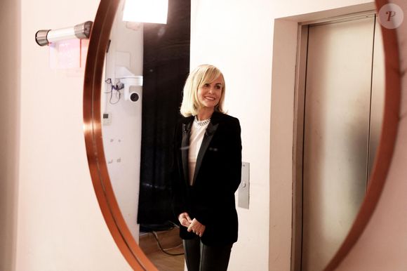 Exclusif - Laeticia Hallyday lors de l'enregistrement de l'émission de télévision "C L'Hebdo" sur France 5 Spéciale Johnny Hallyday diffusée le 16 décembre  et présentée par A.Casse à Paris, France, le 22 novembre 2023.
Laeticia Hallyday était invitée pour parler de l'exposition qui ouvrira ses portes le 22 décembre à Paris Expo Porte de Versailles. © Dominique Jacovides/Bestimage